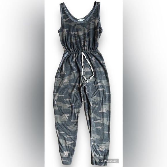 CAUTION To The Wind Sleeveless Camo Pant Jumpsuit  Medium - Picture 1 of 9